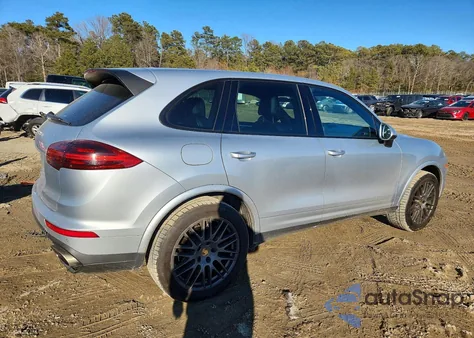 2017 Porsche Cayenne z USA, uszkodzony, nr VIN WP1AA2A22HKA83605